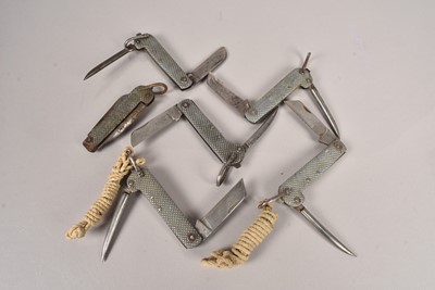 Lot 732 - An assortment of Jack Knives