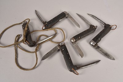 Lot 733 - An assortment of Jack Knives