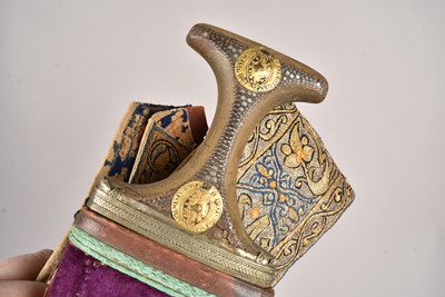 Lot 752 - A Middle Eastern Jambiya