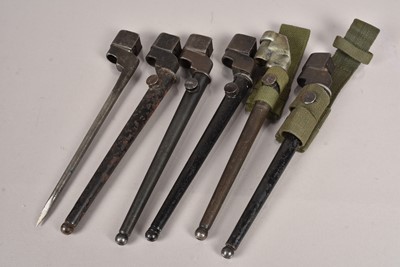 Lot 765 - An assortment of British No.4 bayonets