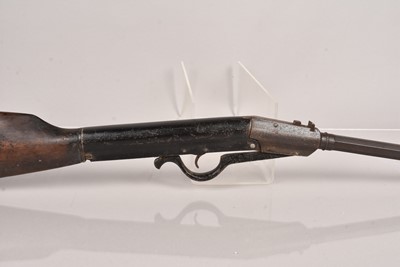 Lot 979 - An early German Gem Air Rifle