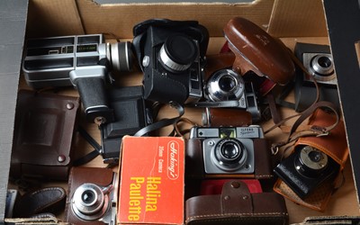 Lot 15 - A Tray of Various Cameras