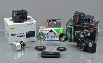Lot 19 - Compact and Digital Cameras