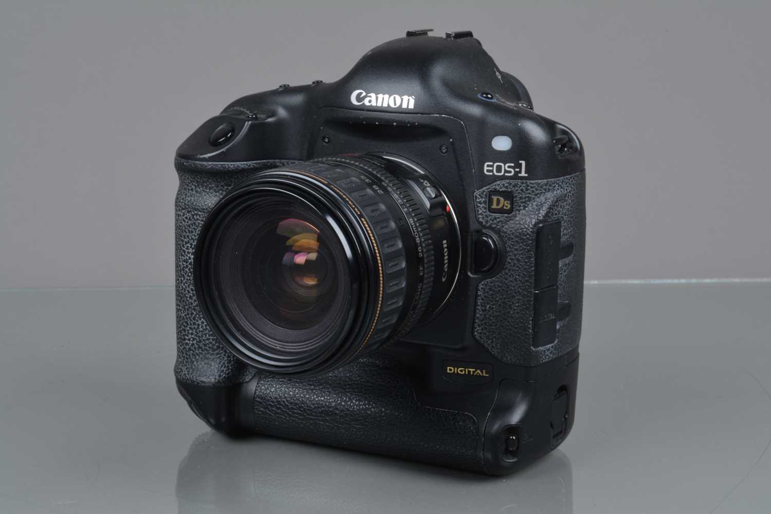 Lot 32 - A Canon EOS-1 Ds DSLR Camera