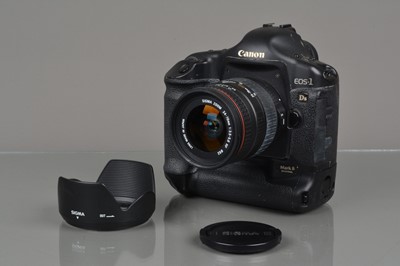 Lot 33 - A Canon EOS-1 Ds Mark II DSLR Camera