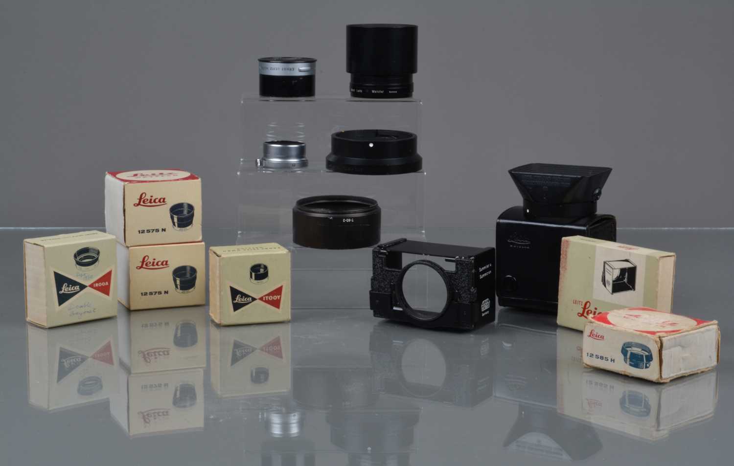 Lot 96 - A Group of Leica Lens Hoods