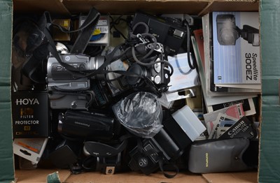 Lot 166 - Cameras and Camera Related Accessories