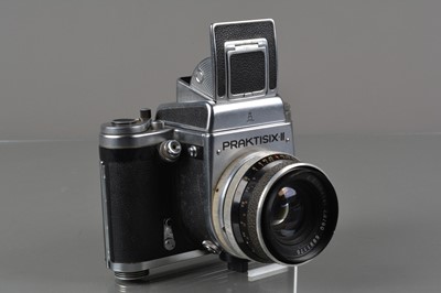 Lot 171 - A Praktica Praktisix II Medium Format Camera