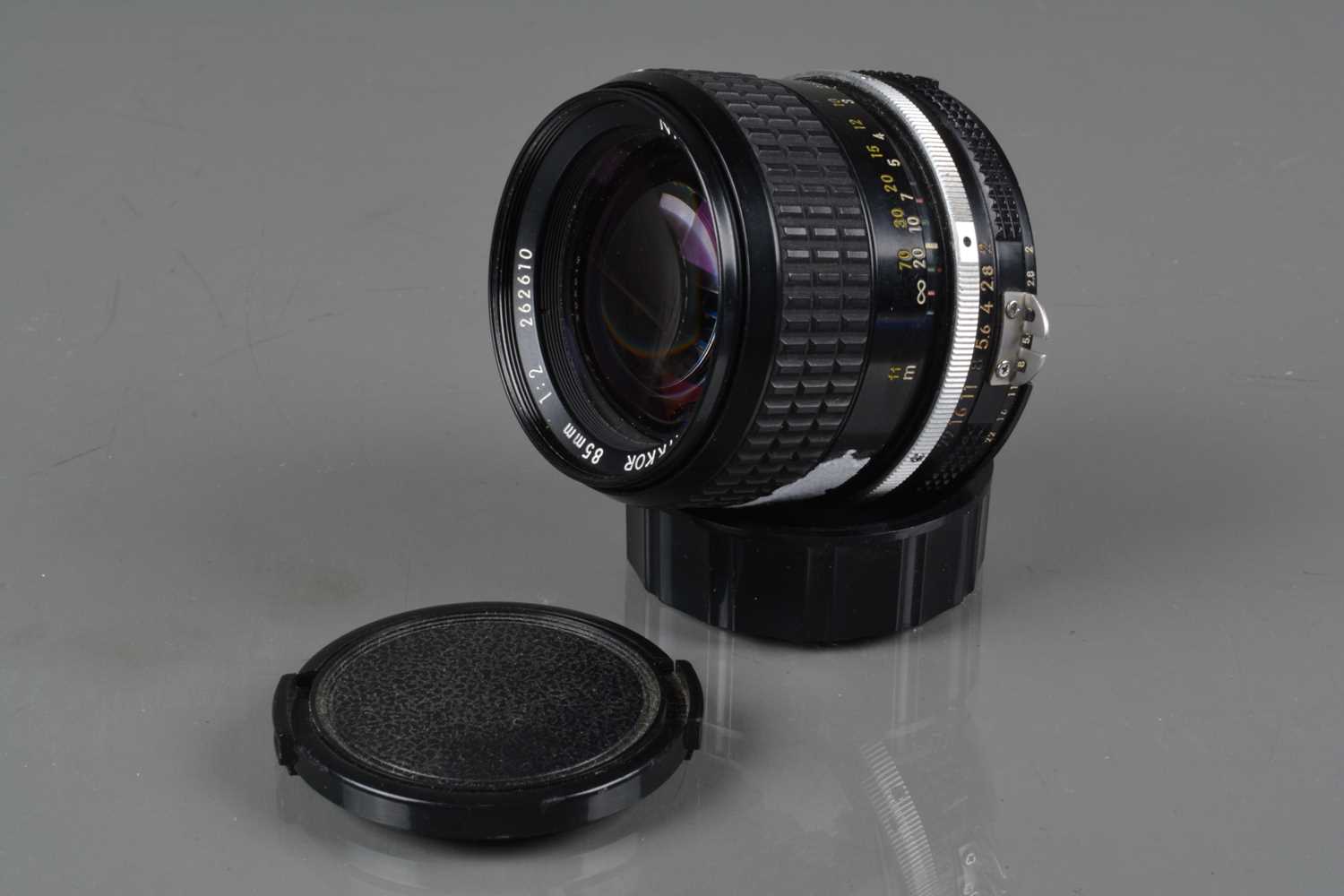 Lot 184 - A Nikon Nikkor 85mm f/2 Ai Lens