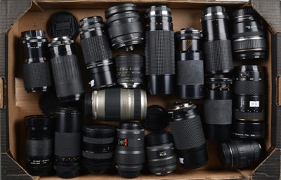 Lot 194 - A Tray of Zoom Lenses