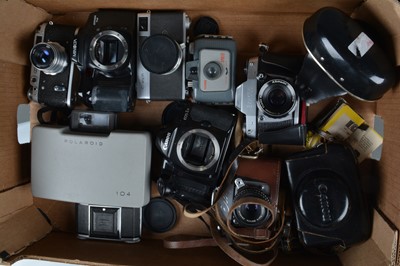 Lot 198 - A Tray of Various Cameras