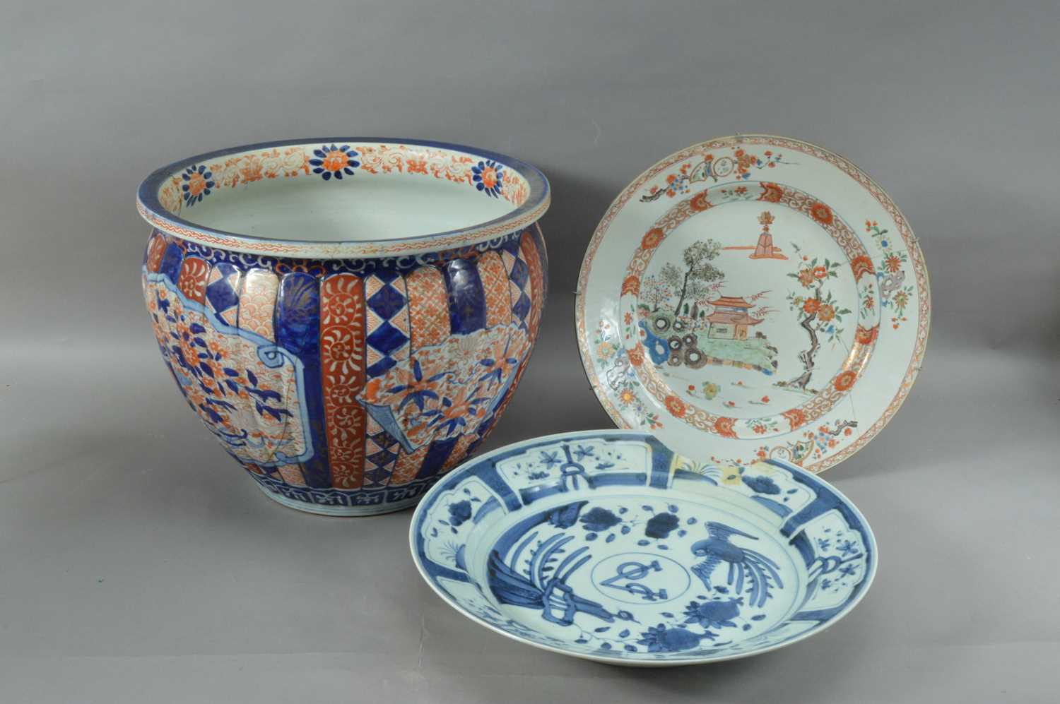 Lot 94 - A large Chinese Imari pattern ceramic fish bowl