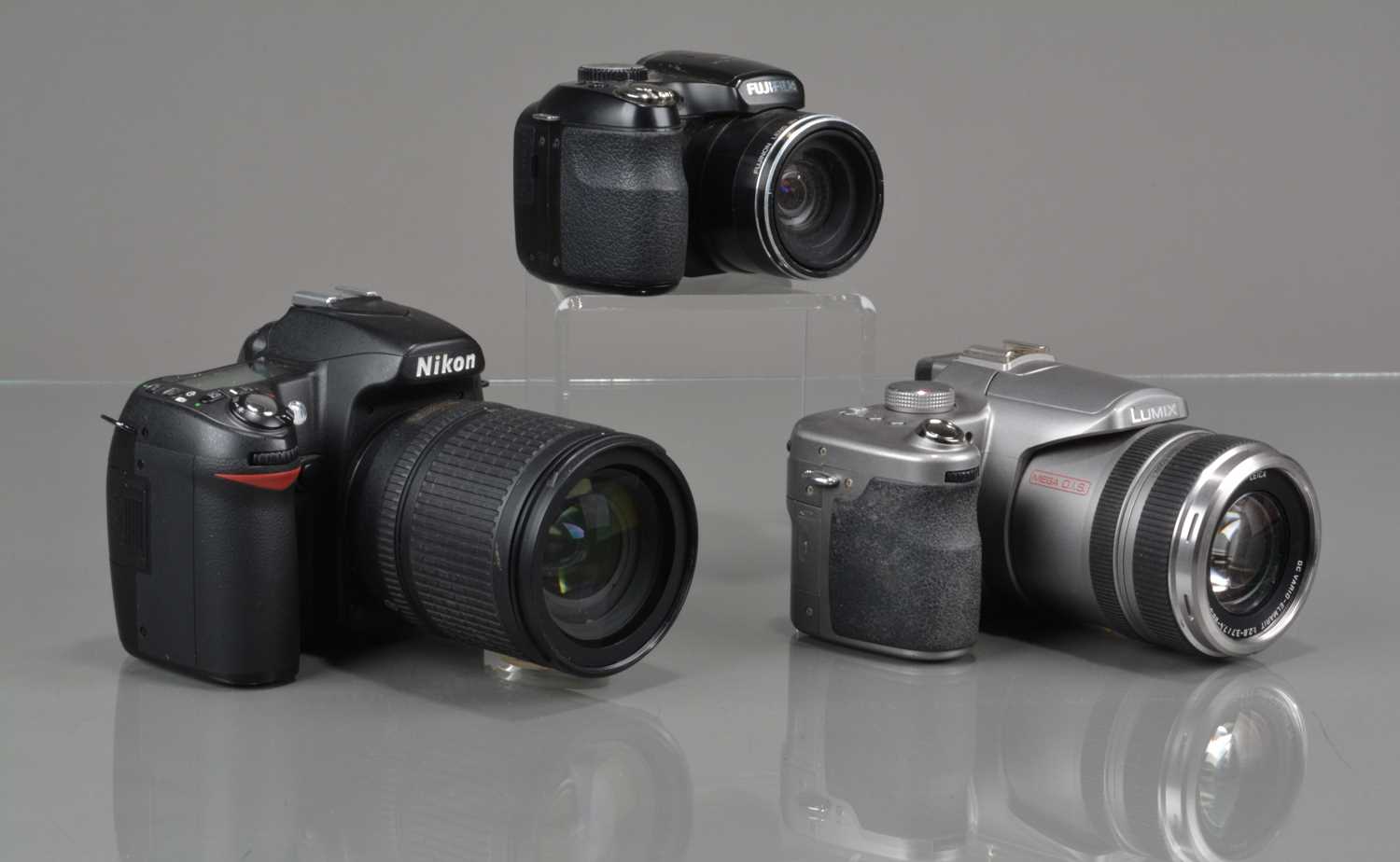 Lot 235 - A Group of Digital Cameras