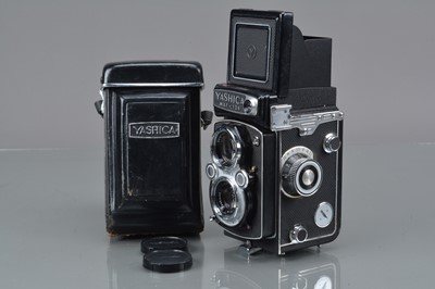 Lot 362 - A Yashica Mat 124 TLR Camera