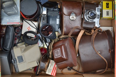Lot 420 - Cameras and Related Items