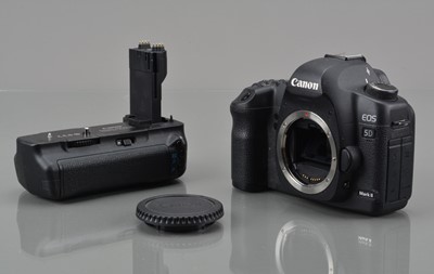 Lot 430 - A Canon EOS 5D Mk II DSLR Camera Body