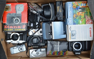 Lot 455 - A Tray of Various Cameras