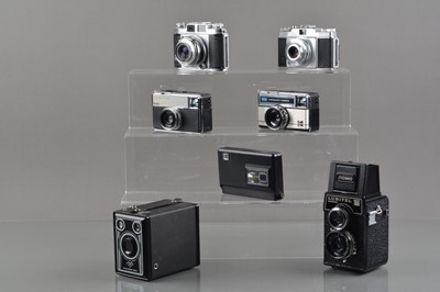 Lot 502 - A Tray of Various Cameras