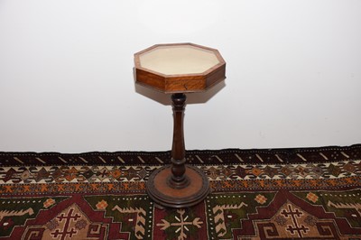 Lot 32 - A sweet William IV and later mahogany bijouterie