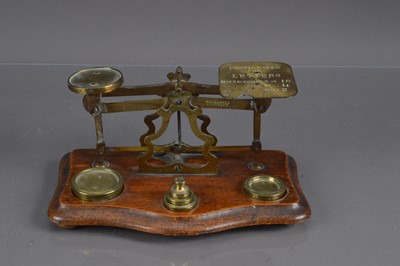 Lot 275 - A set of antique Edwardian postal scales