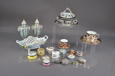 Lot 386 - A collection of second half 20th ceramics and other items
