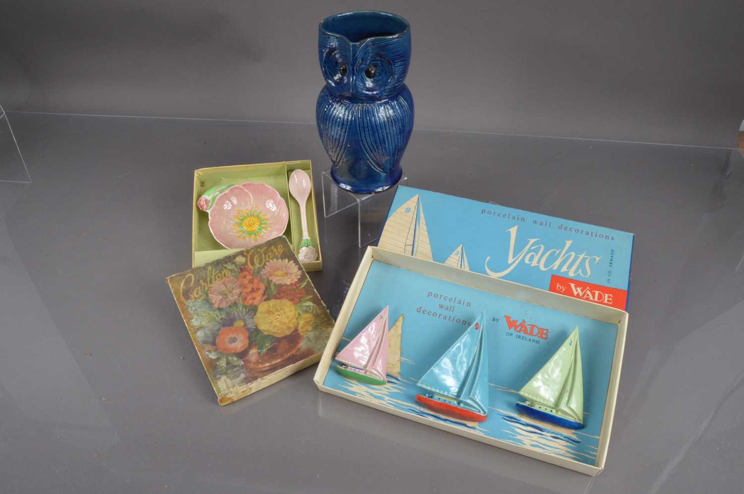 Lot 398 - A Carlton Ware child's plate and spoon in original box