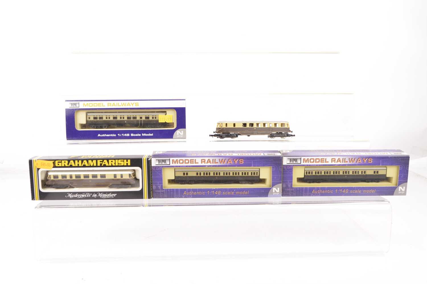Lot 16 - N Gauge GWR Railcars and Coaches