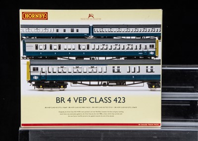 Lot 90 - Hornby China OO Gauge BR Four Car Multiple Unit