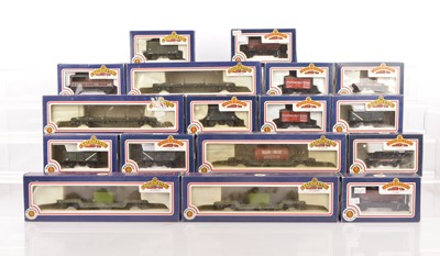 Lot 126 - Bachmann 00 Gauge boxed bogie and 4-wheel Goods Rolling Stock (17)