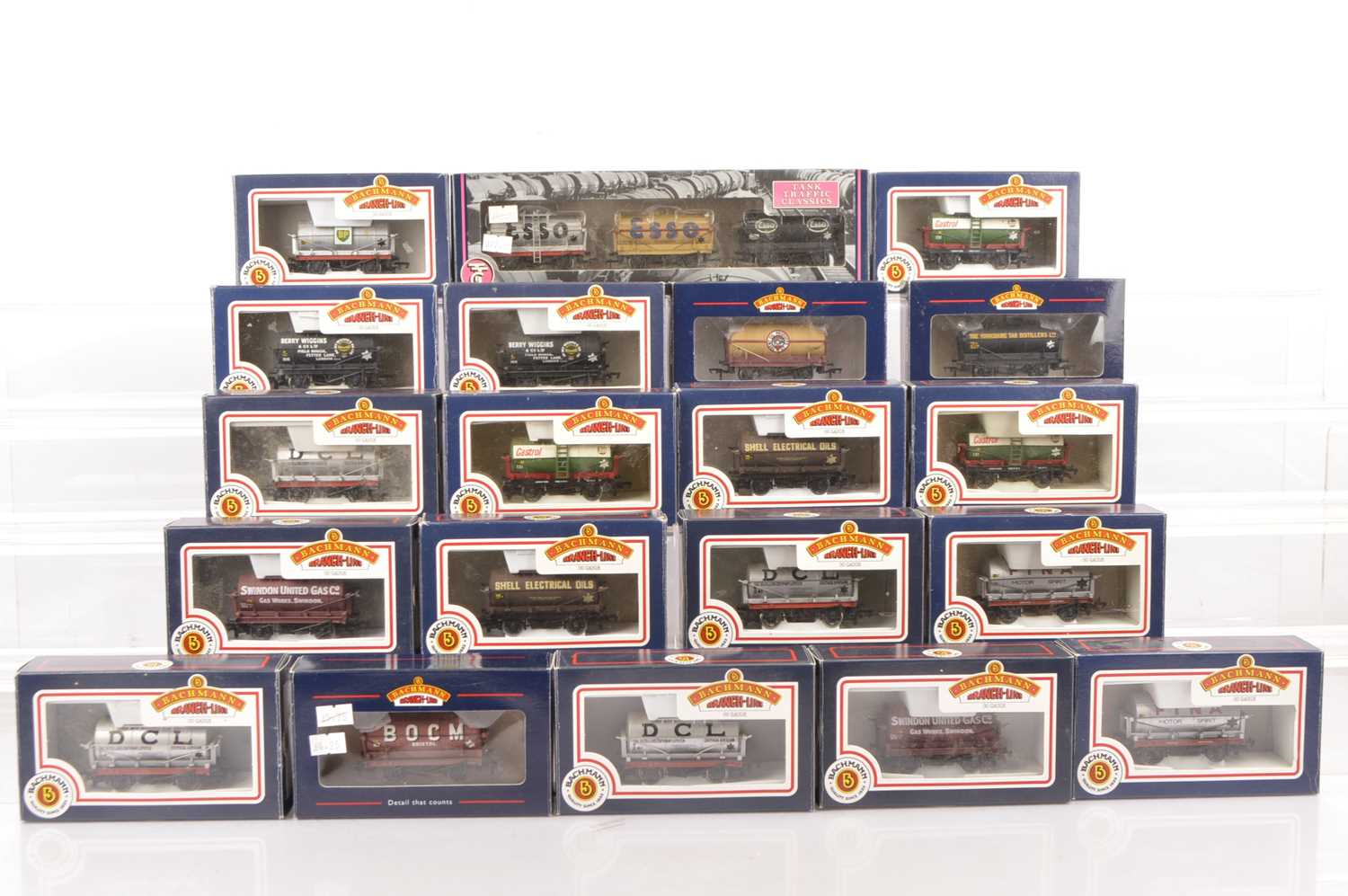 Set of 2 SNCF tank wagons BYRRH and Préfontaines Set of 2 SNCF tank wagons BYRRH and Préfontaines