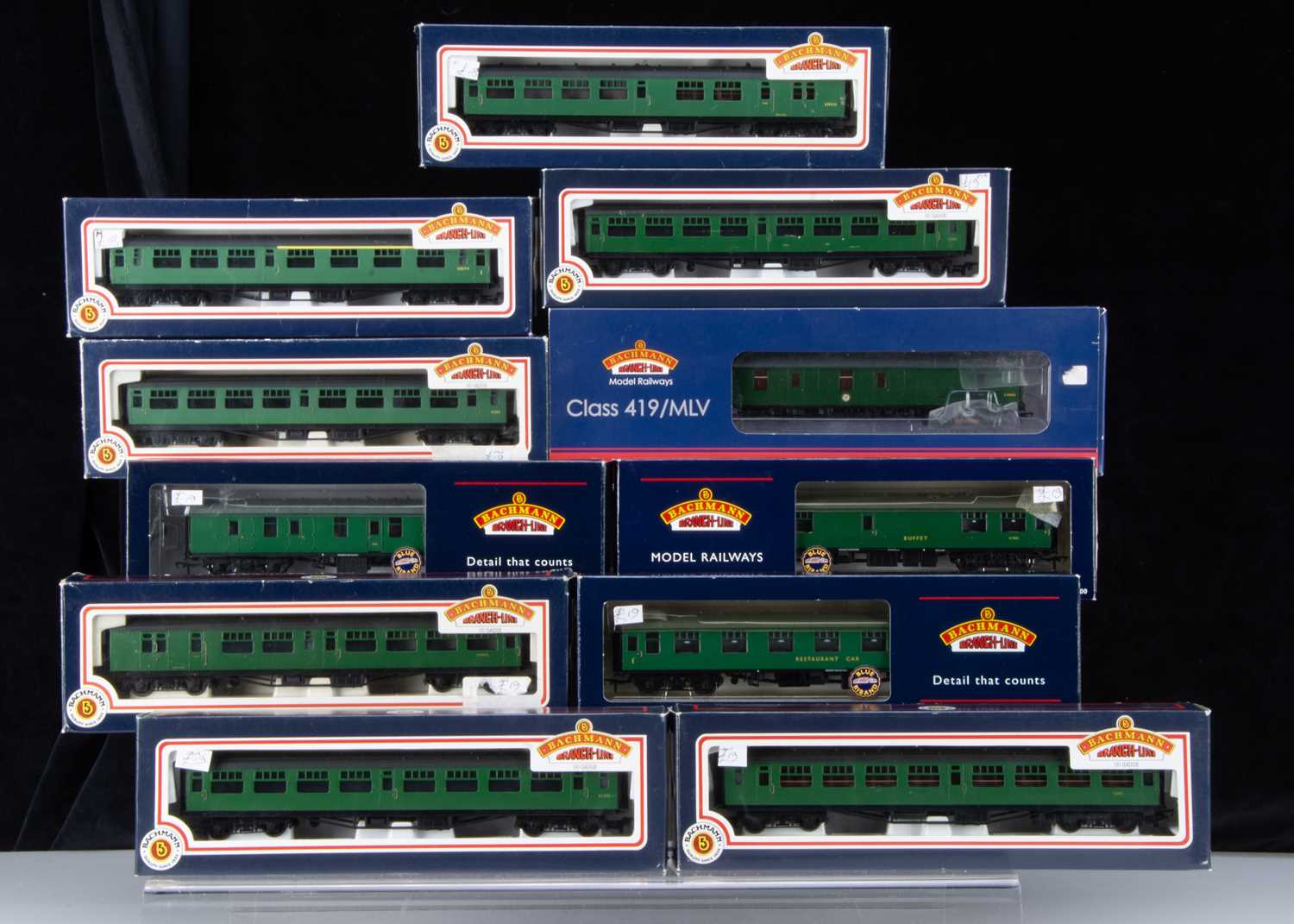 Lot 160 - Bachmann OO Gauge BR/SR Green Coaching Stock and Motor Luggage Van