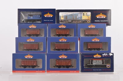 Lot 181 - Bachmann OO Gauge Diesel Locomotive and Goods Wagons (11)