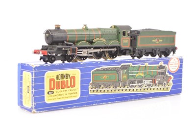 Lot 197 - Hornby-Dublo 00 Gauge 3-Rail 3221 BR green Castle Class 5002 'Ludlow Castle' Locomotive and tender