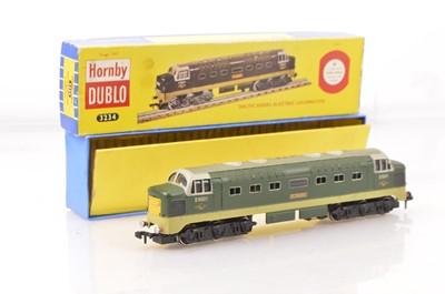Lot 211 - Hornby-Dublo 00 Gauge 3-Rail 3234 BR two tone green D9001 'St Paddy' Deltic Diesel Electric Locomotive