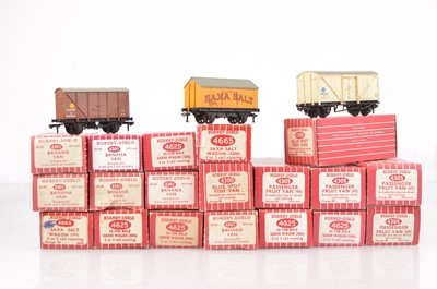 Lot 226 - Hornby-Dublo 00 Gauge 2-Rail Super Detail Food Vans (19)