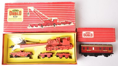 Lot 231 - Hornby-Dublo 00 Gauge 2-Rail Super Detail 4076 Stove Parcels Coach and Breakdown Crane