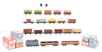 Lot 232 - Hornby-Dublo 00 Gauge 3-Rail boxed and unboxed wagons