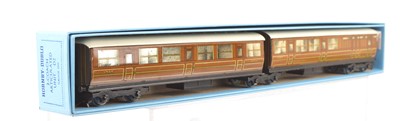 Lot 239 - Hornby-Dublo 00 Gauge Pre-War 3-Rail LNER Teak style two Coach Articulated Set