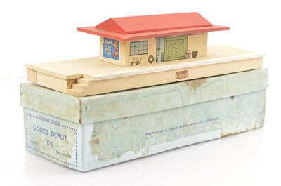 Lot 257 - Hornby-Dublo 00 Gauge Pre-War wooden red roof Goods Depot in original box dated 8/38