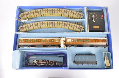 Lot 276 - Hornby-Dublo 00 Gauge 3-Rail early EDP1 'Sir Nigel Gresley' Passenger Train Set