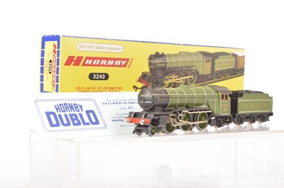 Lot 295 - Hornby-Dublo 1938-1988 Jubilee Souvenir 00 Gauge 3-Rail 3240 LNER green Class V2 2-6-2 4771 Locomotive and Tender