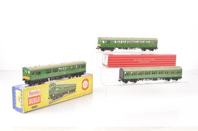 Lot 300 - Hornby-Dublo 00 Gauge 3-Rail 3250 BR SR green EMU Electric Motor Coach 4081 Centre Coach and 4150 Trailer (3)