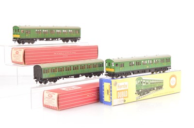 Lot 301 - Hornby-Dublo 00 Gauge 3-Rail 3250 BR SR green EMU Electric Motor Coach 4081 Centre Coach and 4150 Trailer (3)