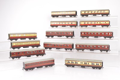 Lot 307 - Hornby-Dublo 00 Gauge 3-Rail BR Coaches (25)