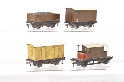 Lot 308 - Hornby-Dublo 00 Gauge 3-Rail SR Goods wagons and Brake Van (4)