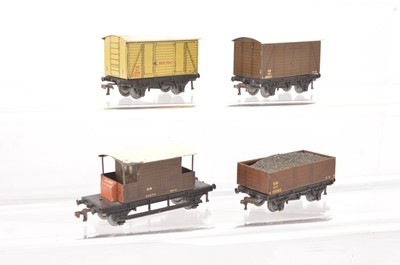 Lot 309 - Hornby-Dublo 00 Gauge 3-Rail SR Goods wagons and Brake Van (4)