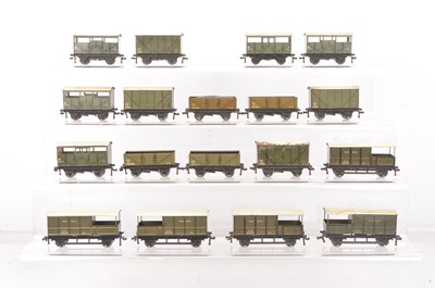 Lot 311 - Hornby-Dublo 00 Gauge 3-Rail GWR Rolling Stock (18)