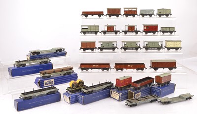 Lot 313 - Hornby-Dublo 00 Gauge 3-Rail BR Rolling Stock (29)