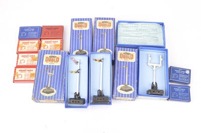 Lot 318 - Hornby-Dublo 00 Gauge 3-Rail Electrically operated semaphore Signals and switches (17)