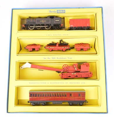 Lot 325 - Hornby-Dublo 00 Gauge 2-Rail 2049 Breakdown Train Set